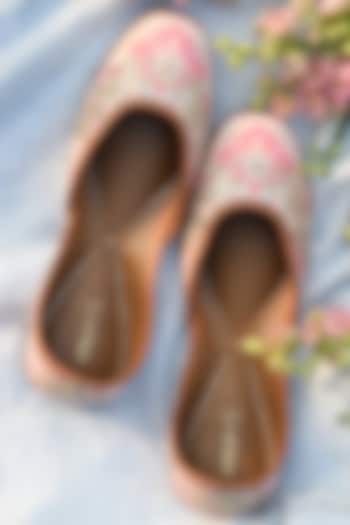 Pink Tie-Dye Juttis by Coral Haze at Pernia's Pop Up Shop