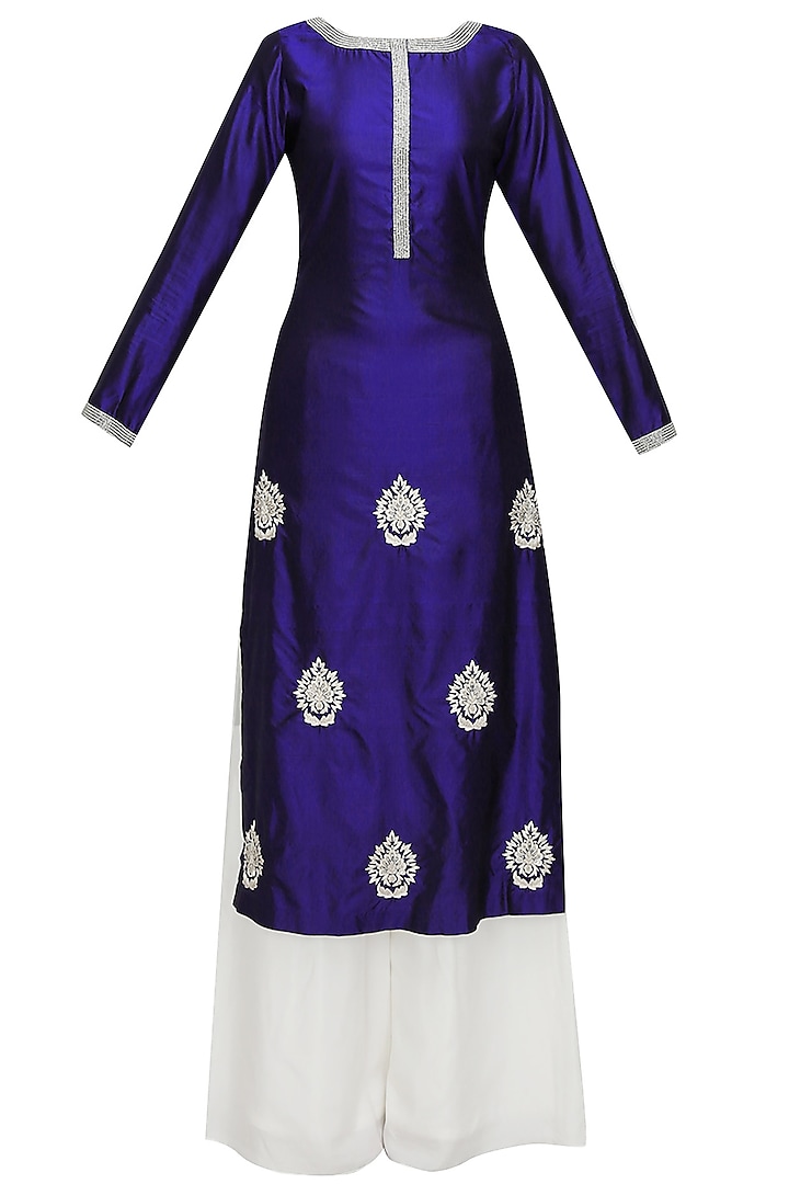 Blue Pure Silk Embroidered Kurta Set by Chhavvi Aggarwal