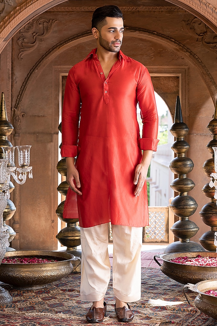 Red Glaze Cotton Pathani Kurta Set by Chhavvi Aggarwal Men