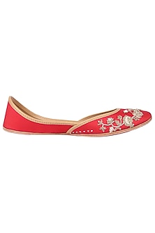 Buy Coral Haze Designer Juttis Mules Sneakers Loafers 2021 Wearing a silk indigene dress with floral coral haze slipons, malavika arrived in mumbai on wednesday morning. buy coral haze designer juttis mules