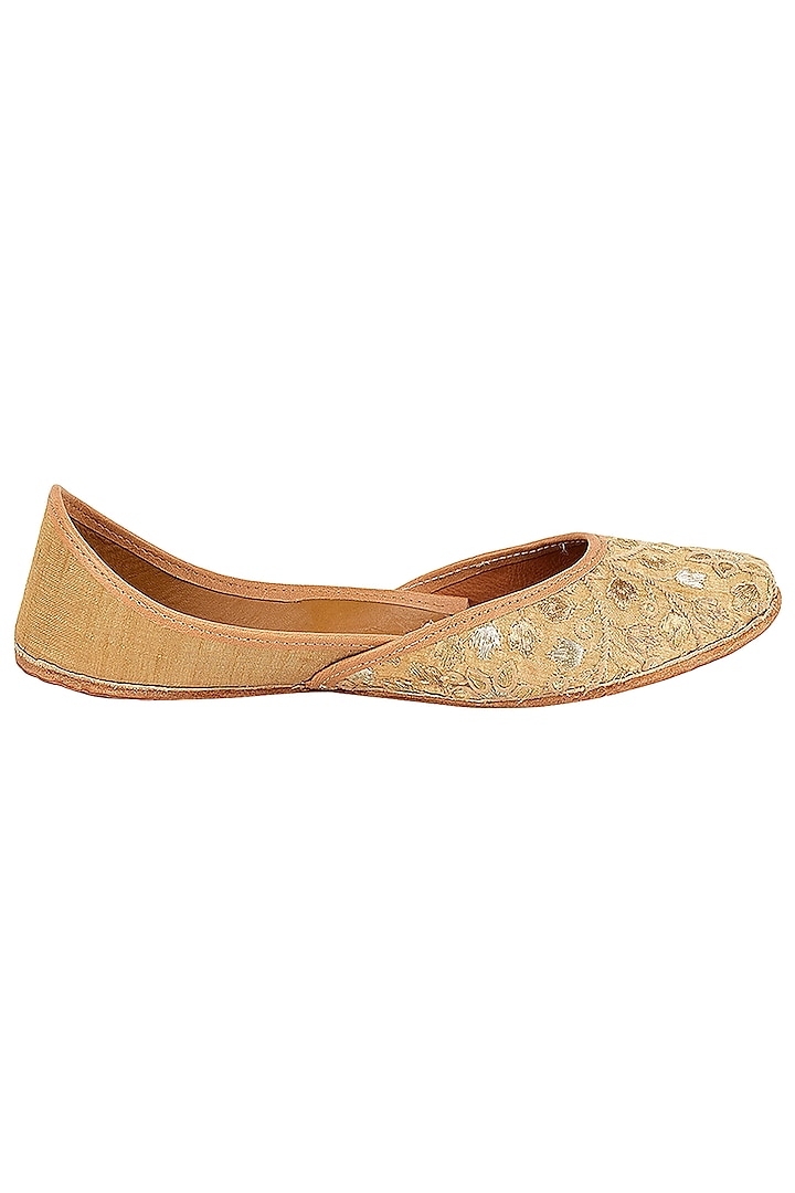Gold Zari Embroidered Juttis by Coral Haze