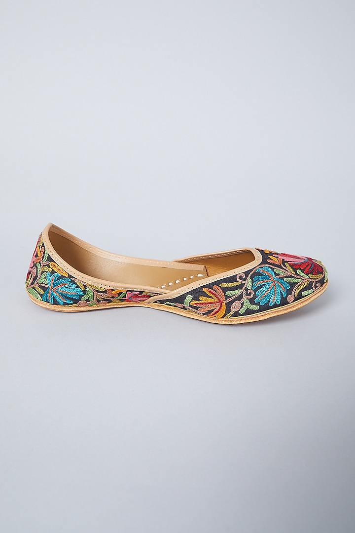 Black Kashmiri Embroidered Juttis by CILWANA STUDIO at Pernia's Pop Up Shop