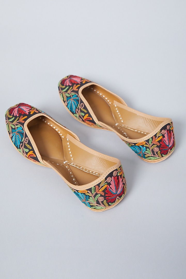 Black Kashmiri Embroidered Juttis by CILWANA STUDIO at Pernia's Pop Up Shop