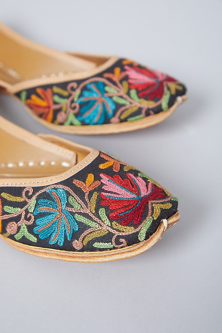 Black Kashmiri Embroidered Juttis by CILWANA STUDIO at Pernia's Pop Up Shop