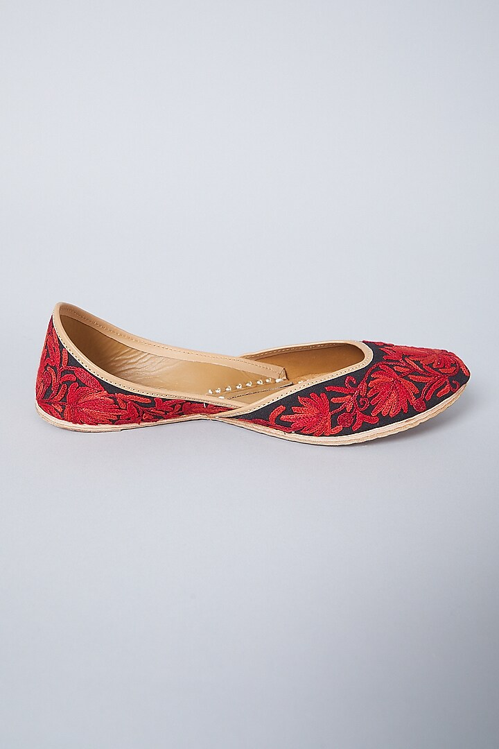 Black & Red Kashmiri Hand Embroidered Juttis by CILWANA STUDIO at Pernia's Pop Up Shop