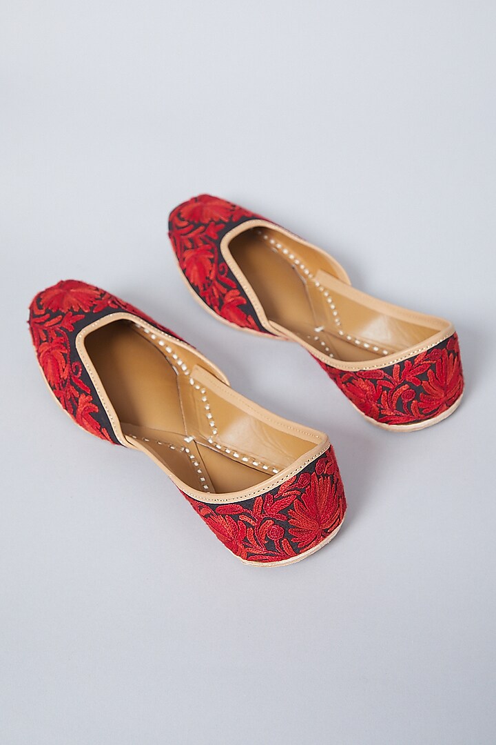 Black & Red Kashmiri Hand Embroidered Juttis by CILWANA STUDIO at Pernia's Pop Up Shop
