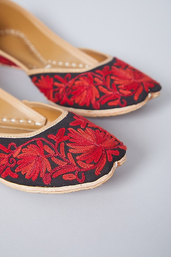 Black & Red Kashmiri Hand Embroidered Juttis by CILWANA STUDIO at Pernia's Pop Up Shop