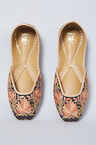 Black Kashmiri Aari Embroidered Juttis by CILWANA STUDIO