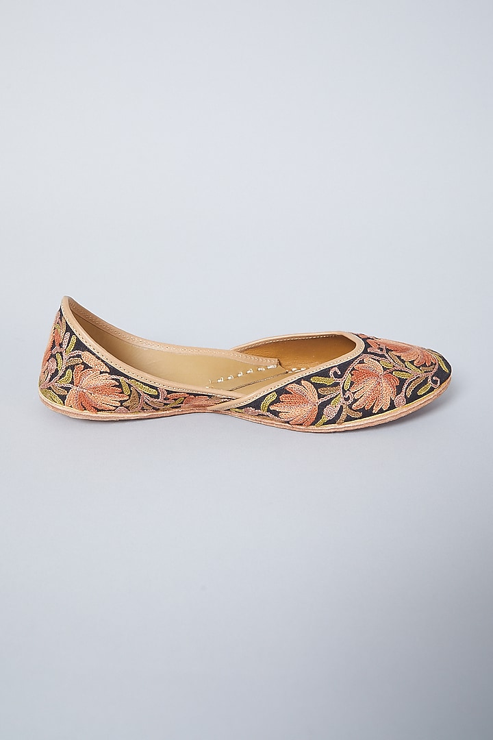 Black Kashmiri Aari Embroidered Juttis by CILWANA STUDIO at Pernia's Pop Up Shop