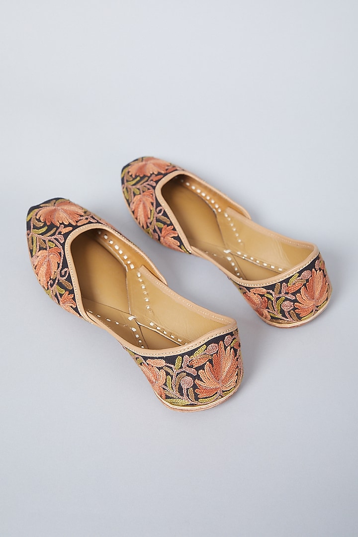 Black Kashmiri Aari Embroidered Juttis by CILWANA STUDIO at Pernia's Pop Up Shop