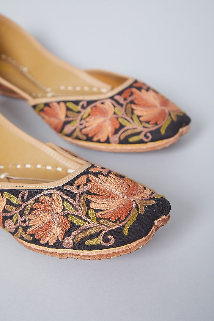 Black Kashmiri Aari Embroidered Juttis by CILWANA STUDIO at Pernia's Pop Up Shop