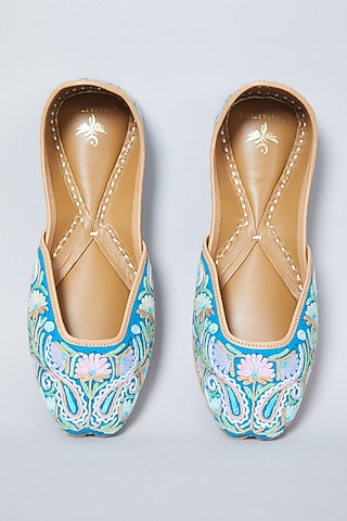 Ferozi Blue Paisley Embroidered Juttis by CILWANA STUDIO