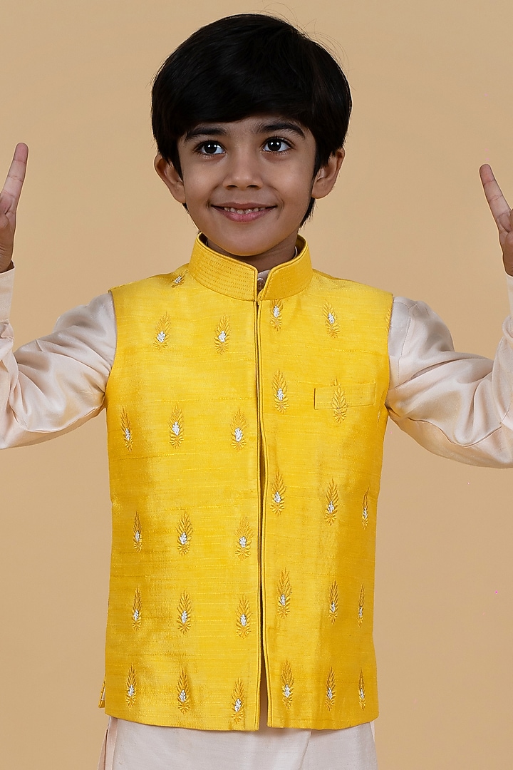 Yellow Silk Embroidered Bundi Jacket With Kurta Set For Boys by Little Boys Closet at Pernia's Pop Up Shop