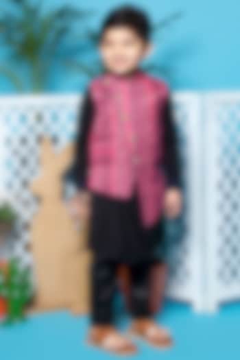 Black Kurta Set With Printed Waistcoat For Boys by Little Boys Closet at Pernia's Pop Up Shop