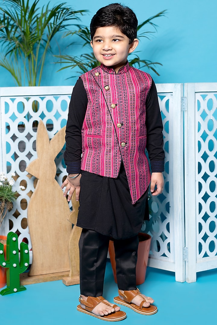 Black Kurta Set With Printed Waistcoat For Boys by Little Boys Closet at Pernia's Pop Up Shop