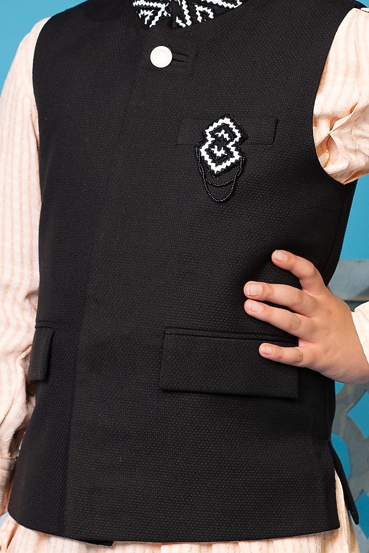Black Embroidered Nehru Jacket With Kurta Set For Boys by Little Boys Closet at Pernia's Pop Up Shop