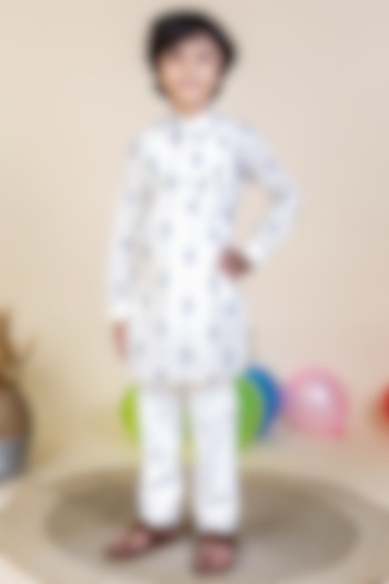 Off-White Printed Kurta Set For Boys by Little Boys Closet at Pernia's Pop Up Shop