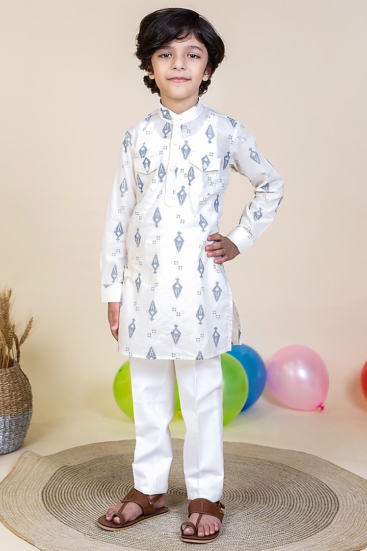 Off-White Printed Kurta Set For Boys by Little Boys Closet at Pernia's Pop Up Shop