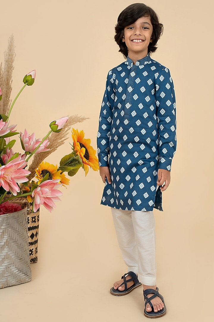 Blue & White Cotton Satin Printed Thread Kurta Set For Boys by Little Boys Closet at Pernia's Pop Up Shop