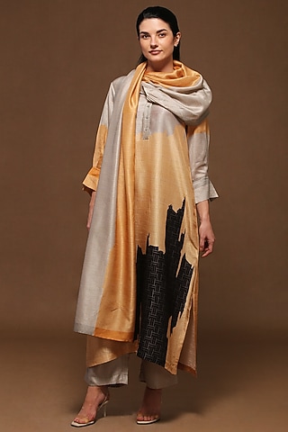 Off-White & Light Gold Printed Tunic Set by CLOS