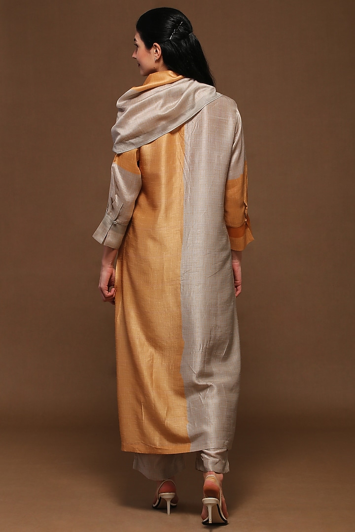 Off-White & Light Gold Printed Tunic Set by CLOS at Pernia's Pop Up Shop