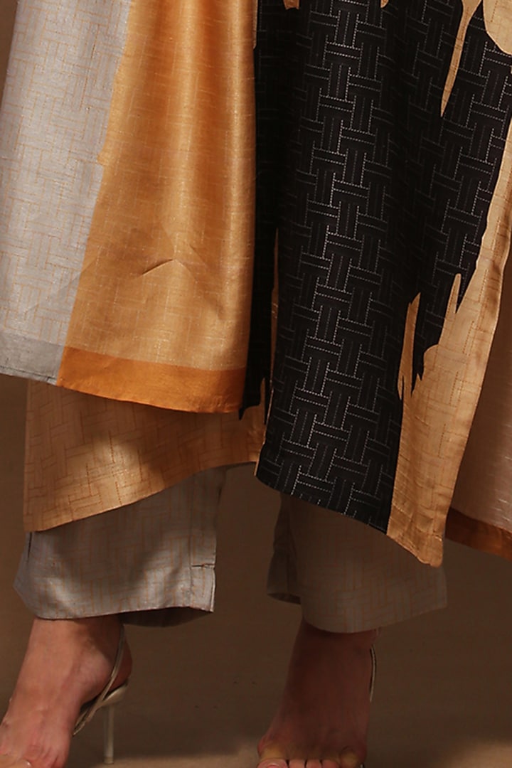 Off-White & Light Gold Printed Tunic Set by CLOS at Pernia's Pop Up Shop