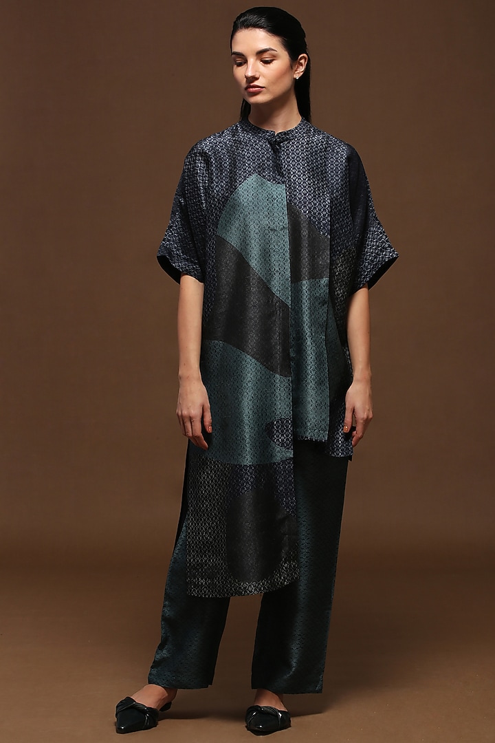 Prestige Blue & Lake Blue Pleated Tunic Set by CLOS at Pernia's Pop Up Shop