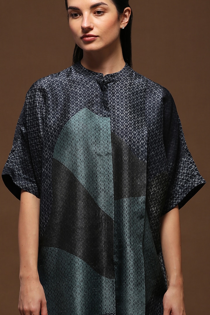 Prestige Blue & Lake Blue Pleated Tunic Set by CLOS at Pernia's Pop Up Shop