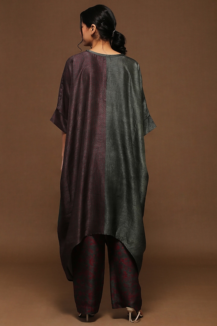 Dark Grey Printed Kurta Set by CLOS at Pernia's Pop Up Shop