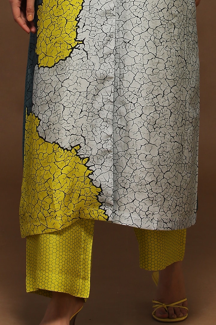 Blue Printed Long Kurta Set by CLOS at Pernia's Pop Up Shop