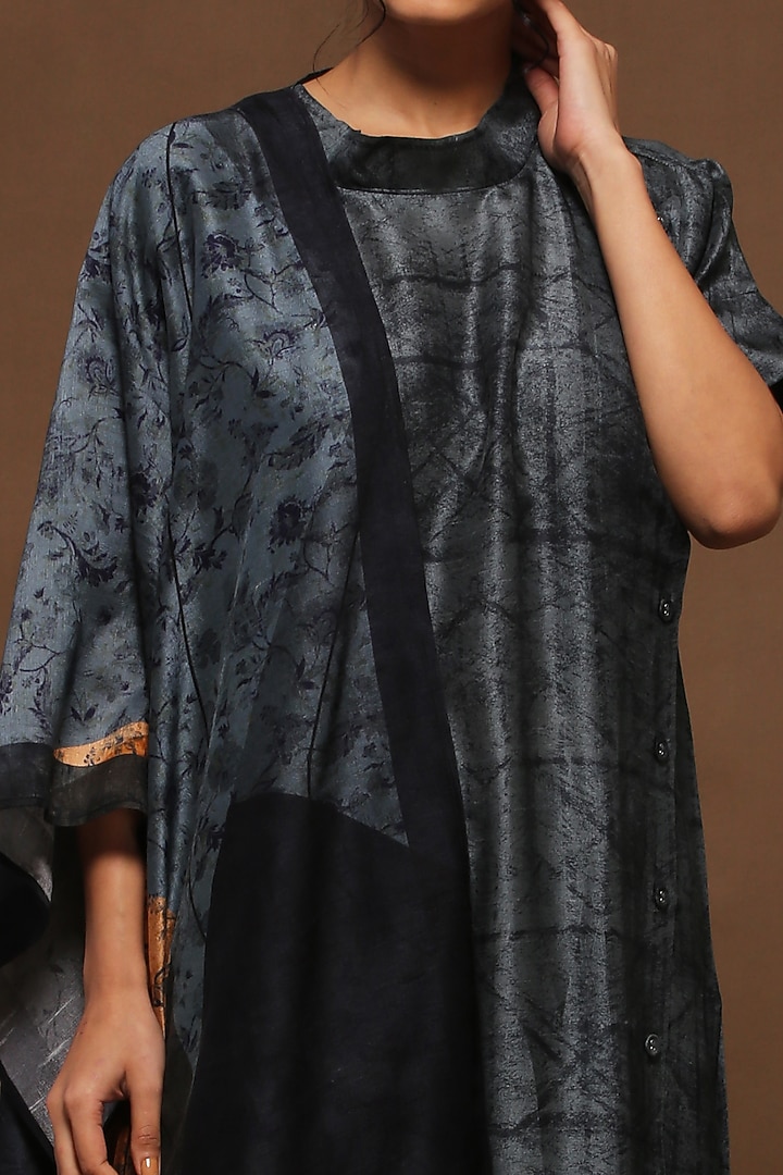 Fuscous Grey Printed Kurta Set by CLOS at Pernia's Pop Up Shop