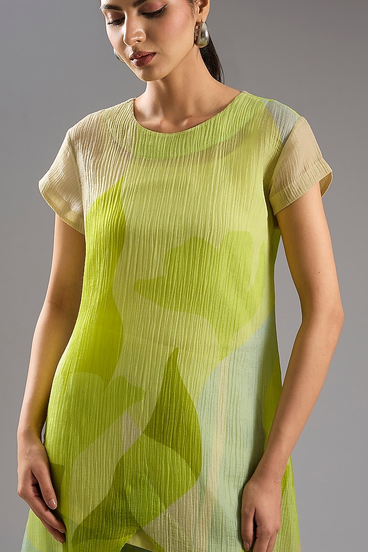 Green Shimmer Cupro Abstract Printed Tunic Kurta Set by CLOS at Pernia's Pop Up Shop