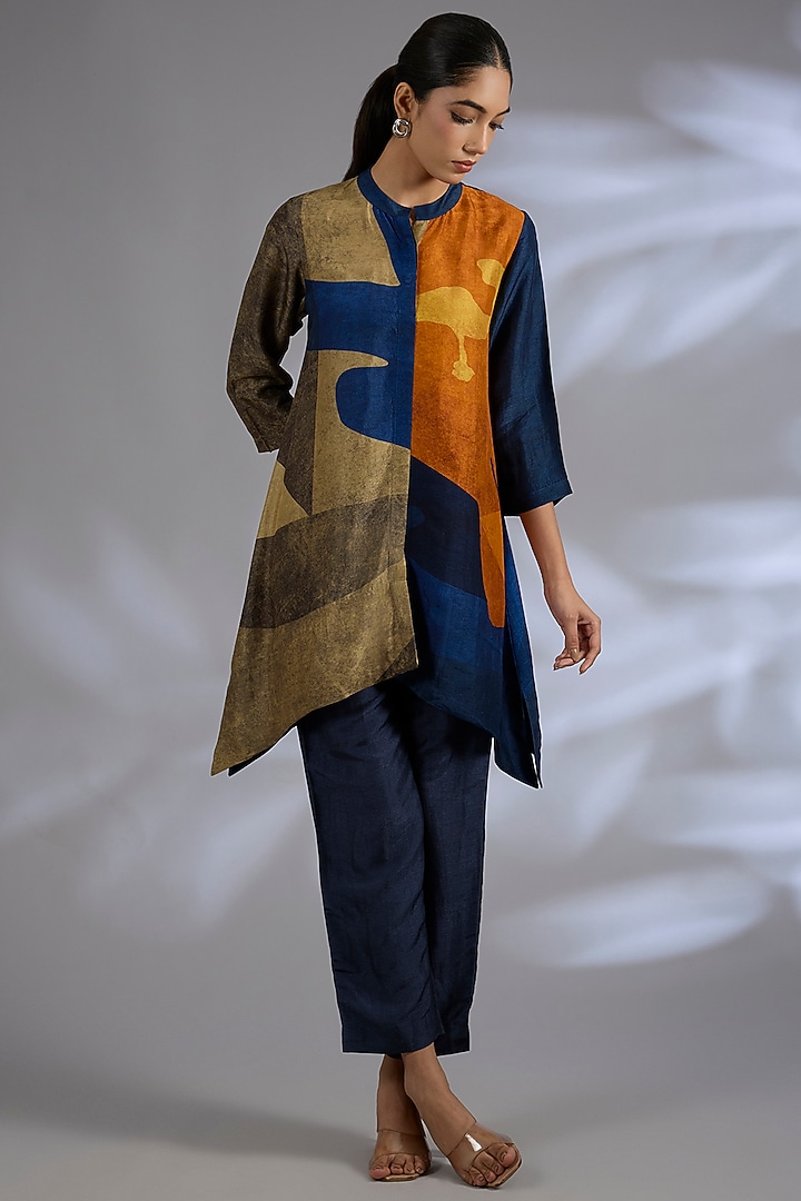 Blue Dupion Silk Shaded Kurta Set by CLOS at Pernia's Pop Up Shop