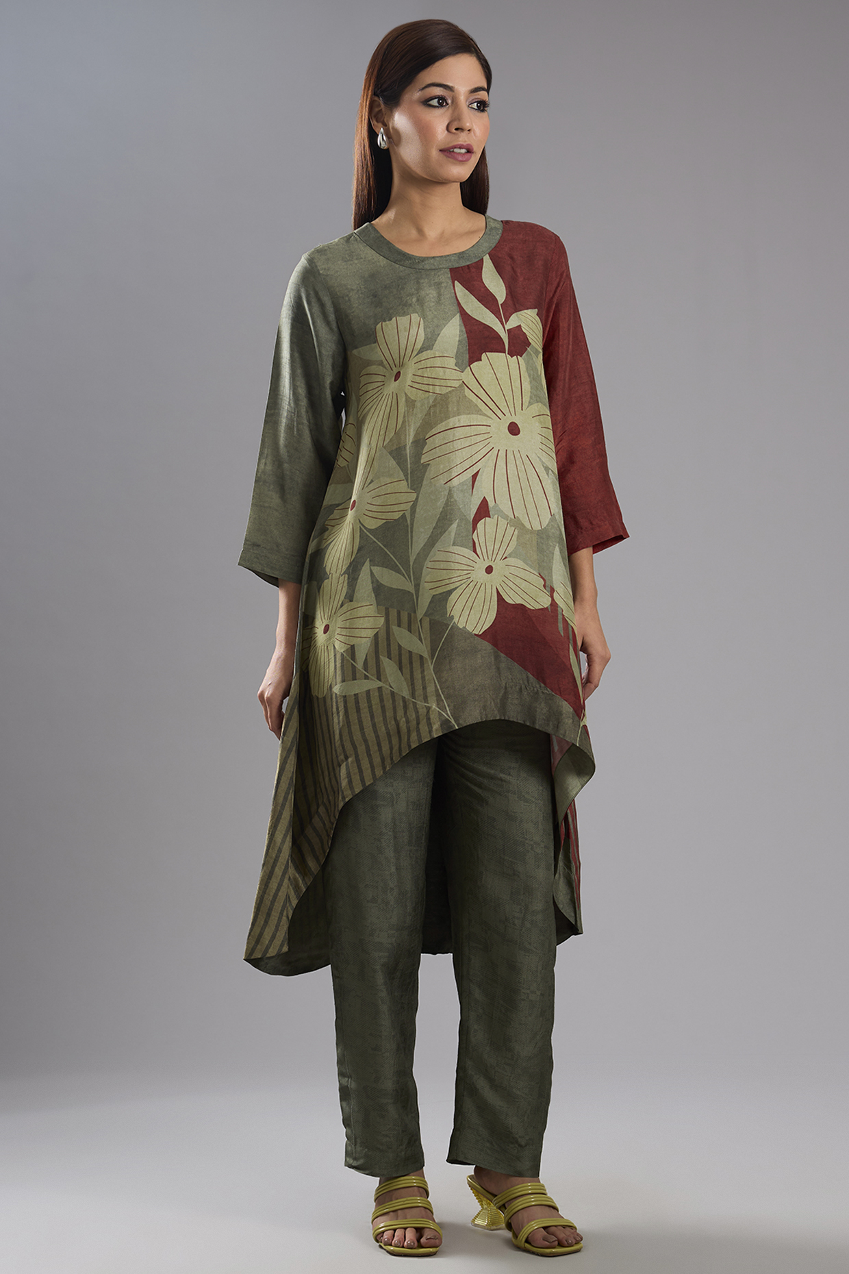 Green Dupion Silk Abstract Printed Tunic Kurta Set by CLOS at Pernia's Pop Up Shop