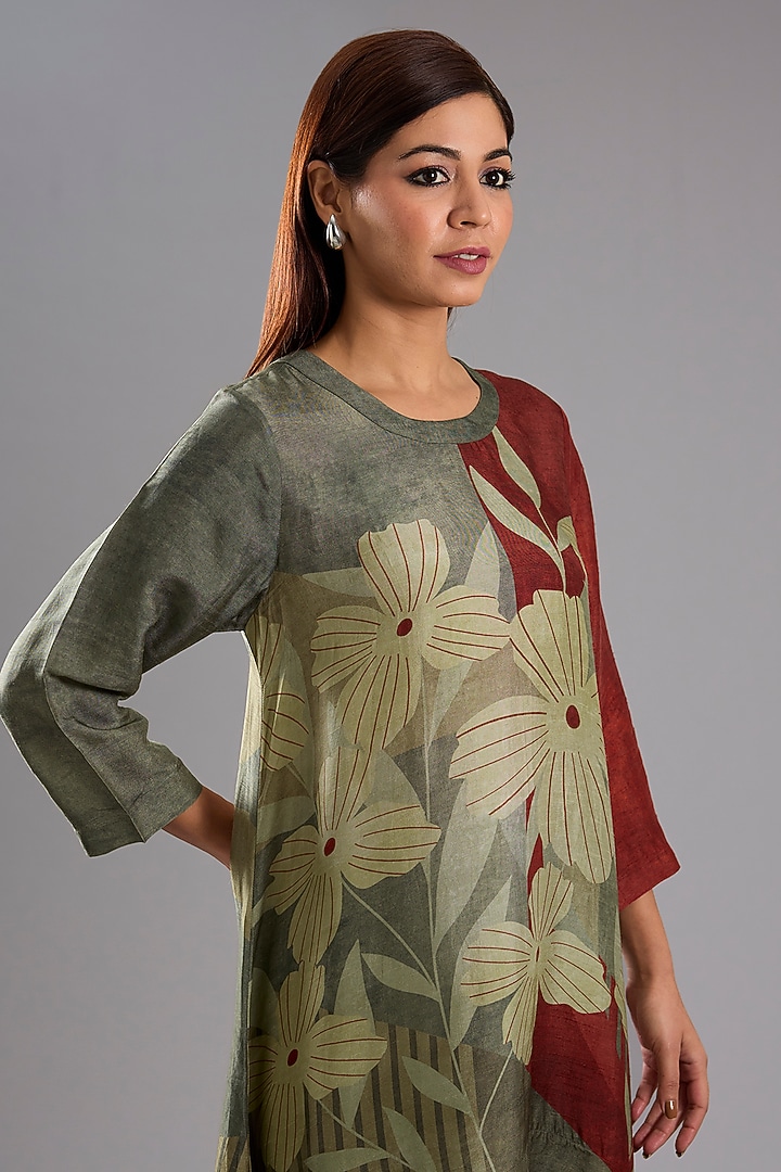 Green Dupion Silk Abstract Printed Tunic Kurta Set by CLOS at Pernia's Pop Up Shop