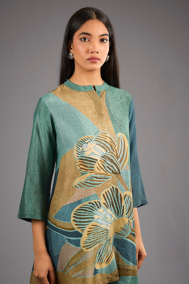 Green Dupion Silk Printed Kurta Set by CLOS at Pernia's Pop Up Shop