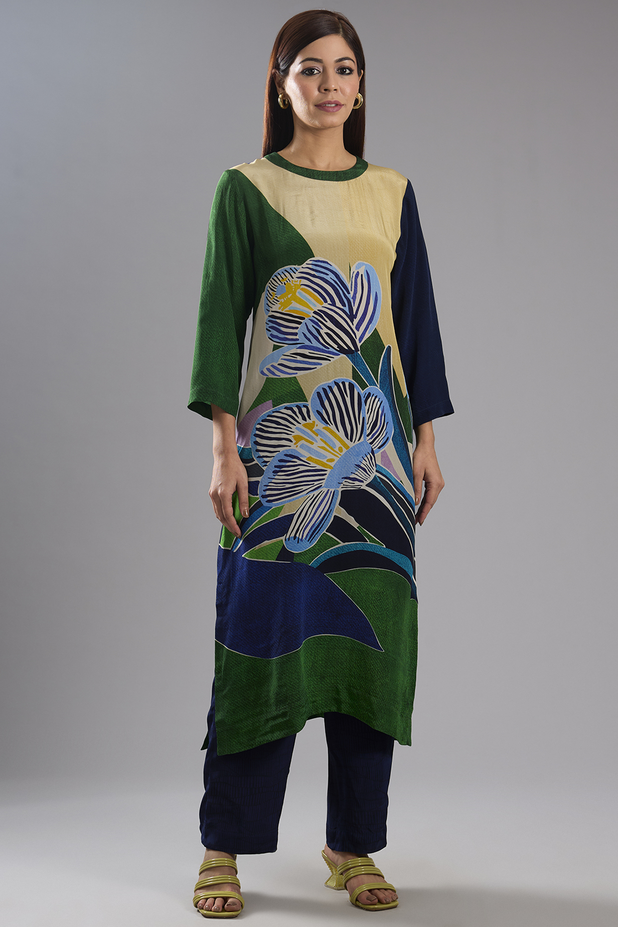 Green Silk Crepe Abstract Printed Kurta Set by CLOS at Pernia's Pop Up Shop