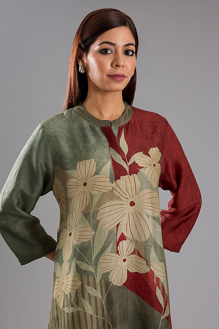 Green Dupion Silk Abstract Printed Tunic Kurta Set by CLOS at Pernia's Pop Up Shop