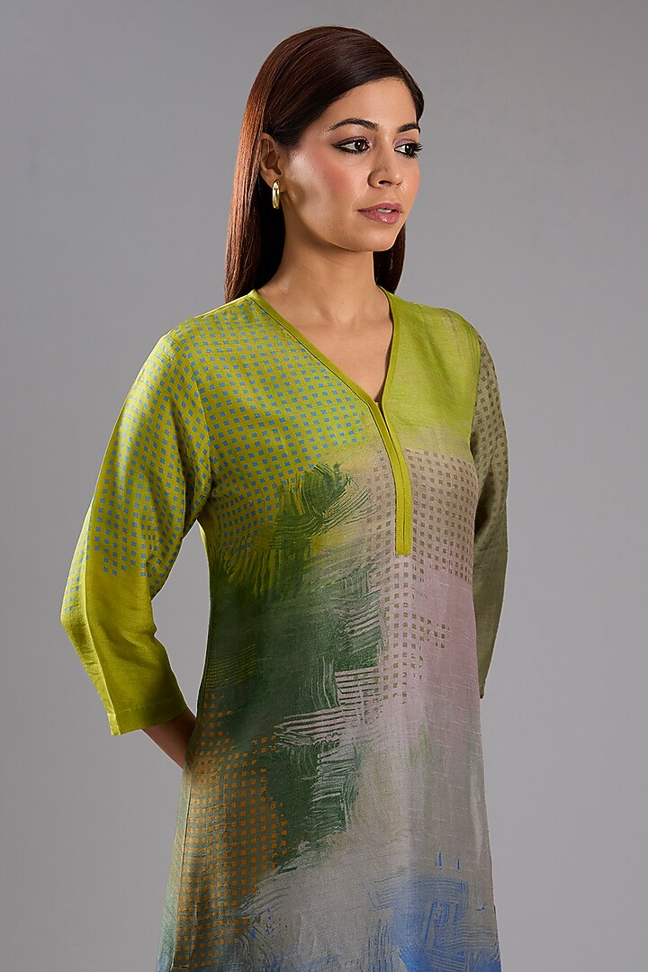 Green Dupion Silk Abstract Printed Tunic Kurta Set by CLOS at Pernia's Pop Up Shop