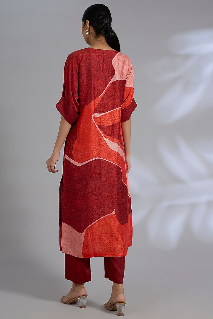 Maroon Dupion Silk Kurta Set by CLOS at Pernia's Pop Up Shop