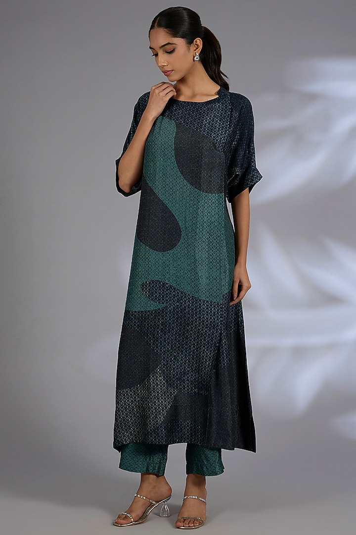 Green Dupion Silk Kurta Set by CLOS at Pernia's Pop Up Shop