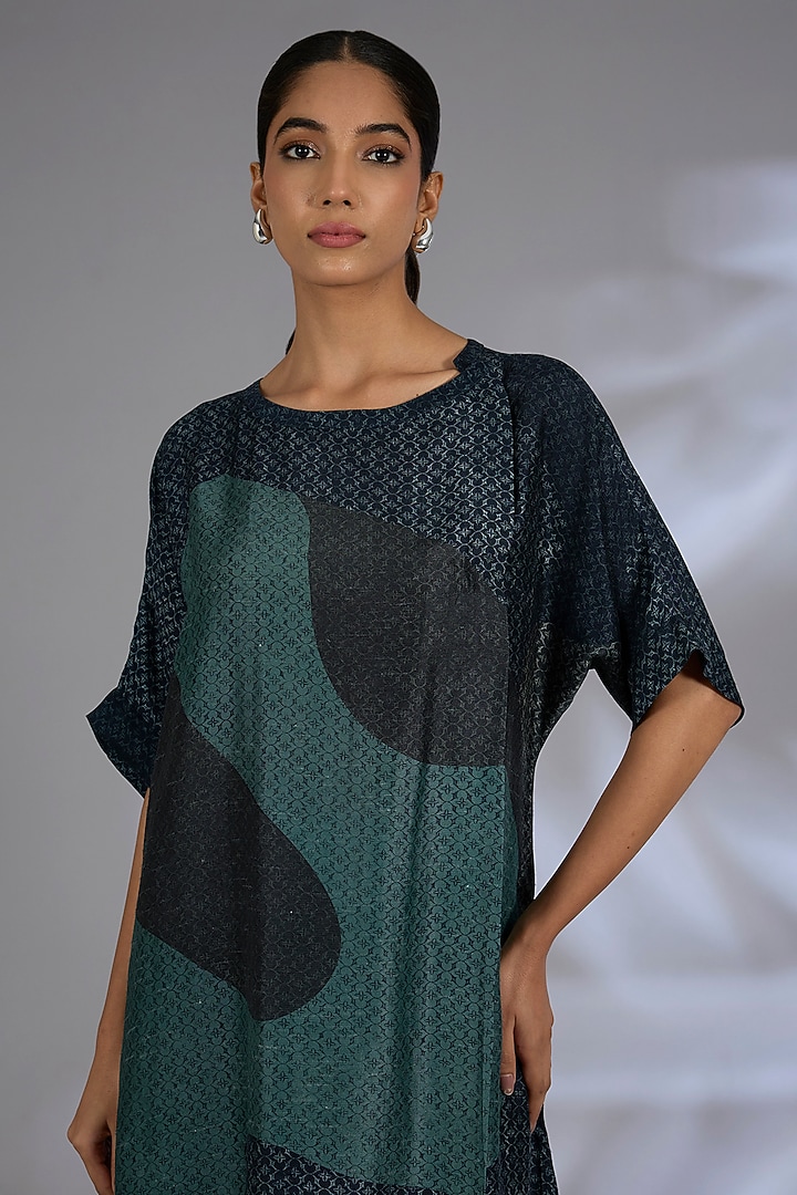 Green Dupion Silk Kurta Set by CLOS at Pernia's Pop Up Shop