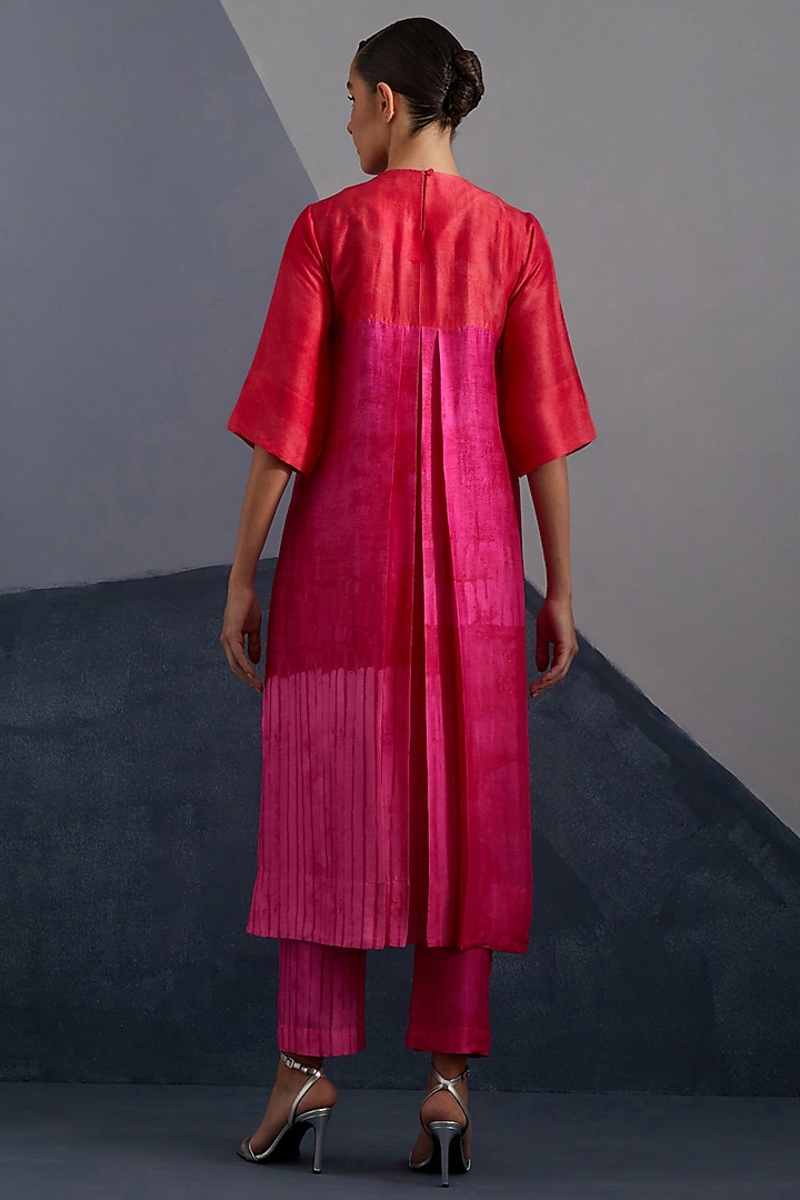 Vermilion & Fuchsia Dupion Silk Printed Kurta Set by CLOS at Pernia's Pop Up Shop