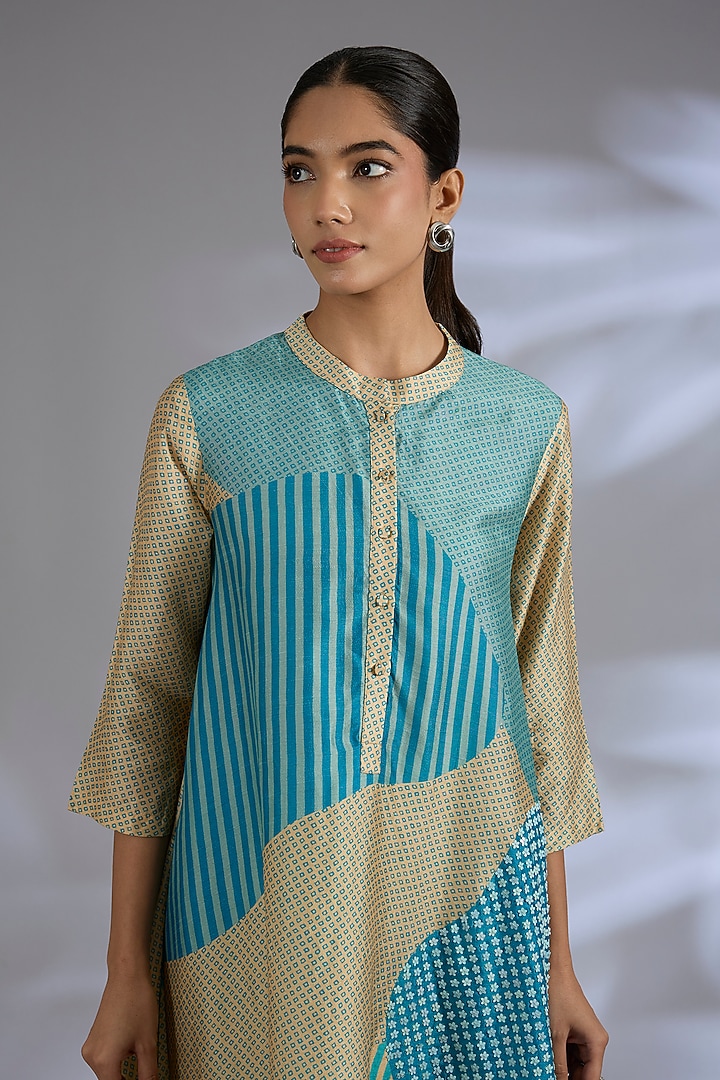 Blue Dupion Silk Geometric Printed Kurta Set by CLOS at Pernia's Pop Up Shop