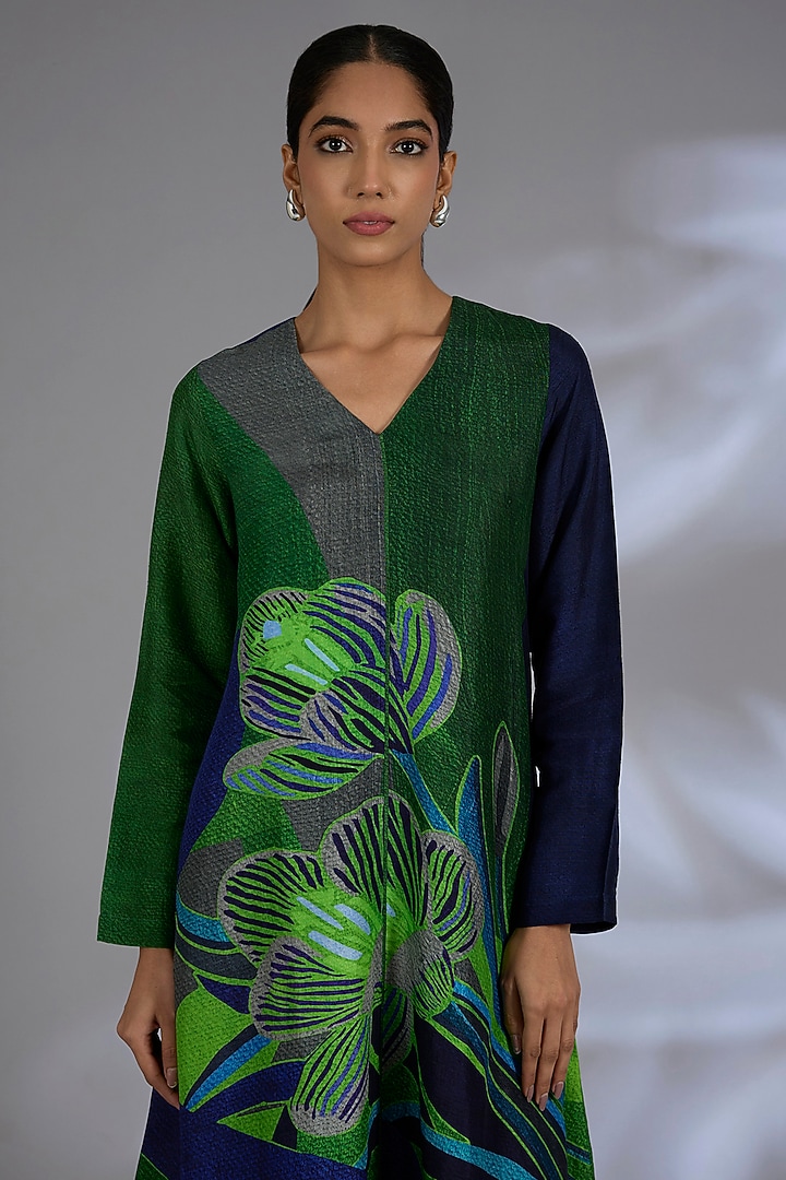 Green Dupion Silk Kurta Set by CLOS at Pernia's Pop Up Shop