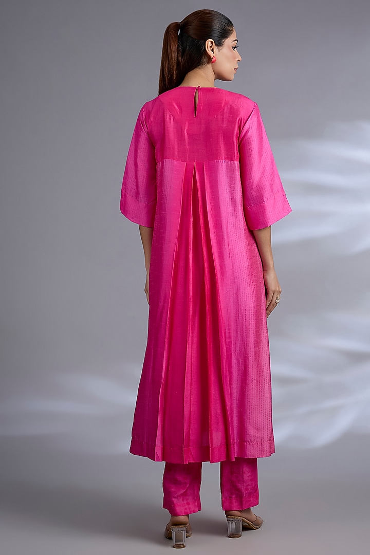 Pink Dupion Silk High-Low Kurta Set by CLOS at Pernia's Pop Up Shop