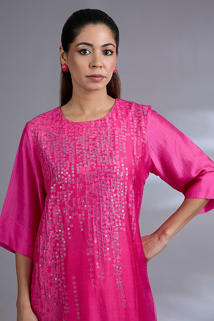 Pink Dupion Silk High-Low Kurta Set by CLOS at Pernia's Pop Up Shop