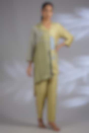Yellow Dupion Silk Geometric Printed Kurta Set by CLOS at Pernia's Pop Up Shop