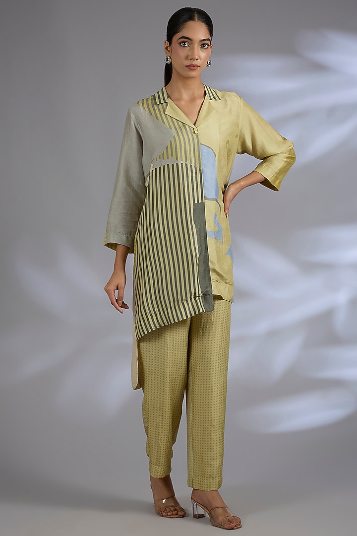 Yellow Dupion Silk Geometric Printed Kurta Set by CLOS at Pernia's Pop Up Shop