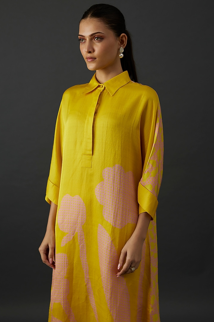 Yellow Shimmer Silk Satin Abstract Printed Straight Kurta Set by CLOS at Pernia's Pop Up Shop